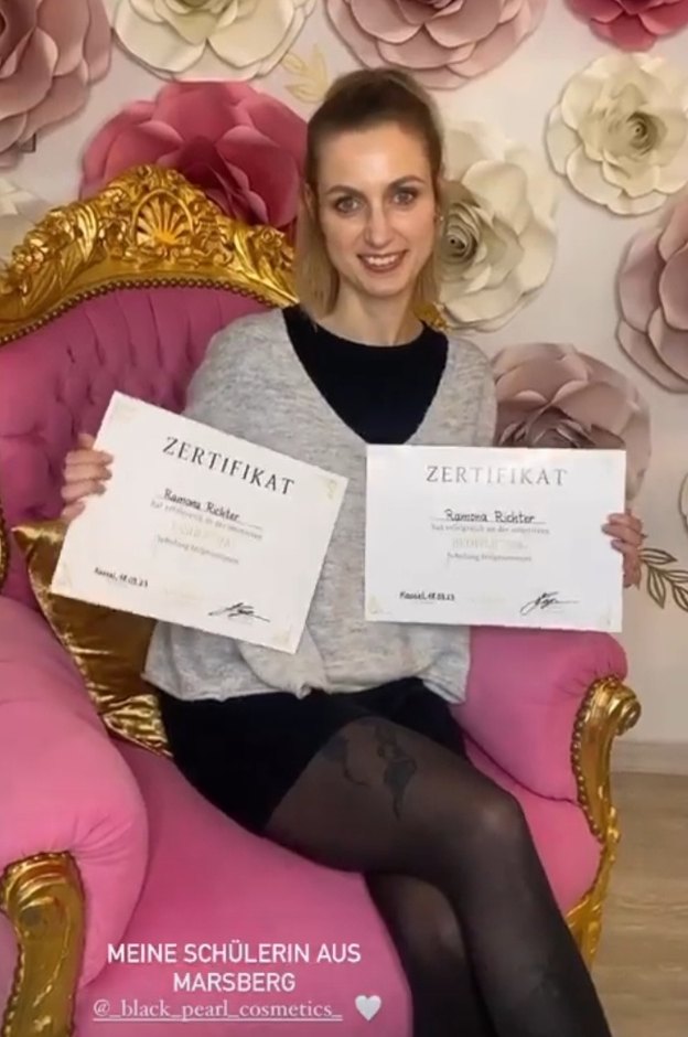 Schülerin aus Marsberg mit Zertifikat